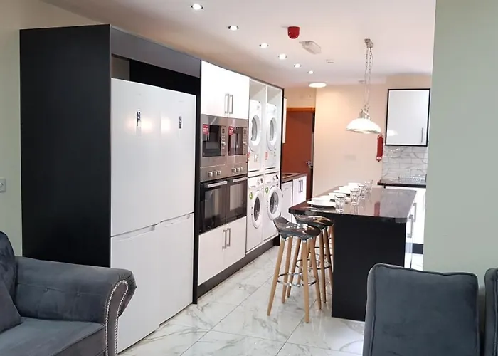 Double Ensuite Rooms Near City Centre
