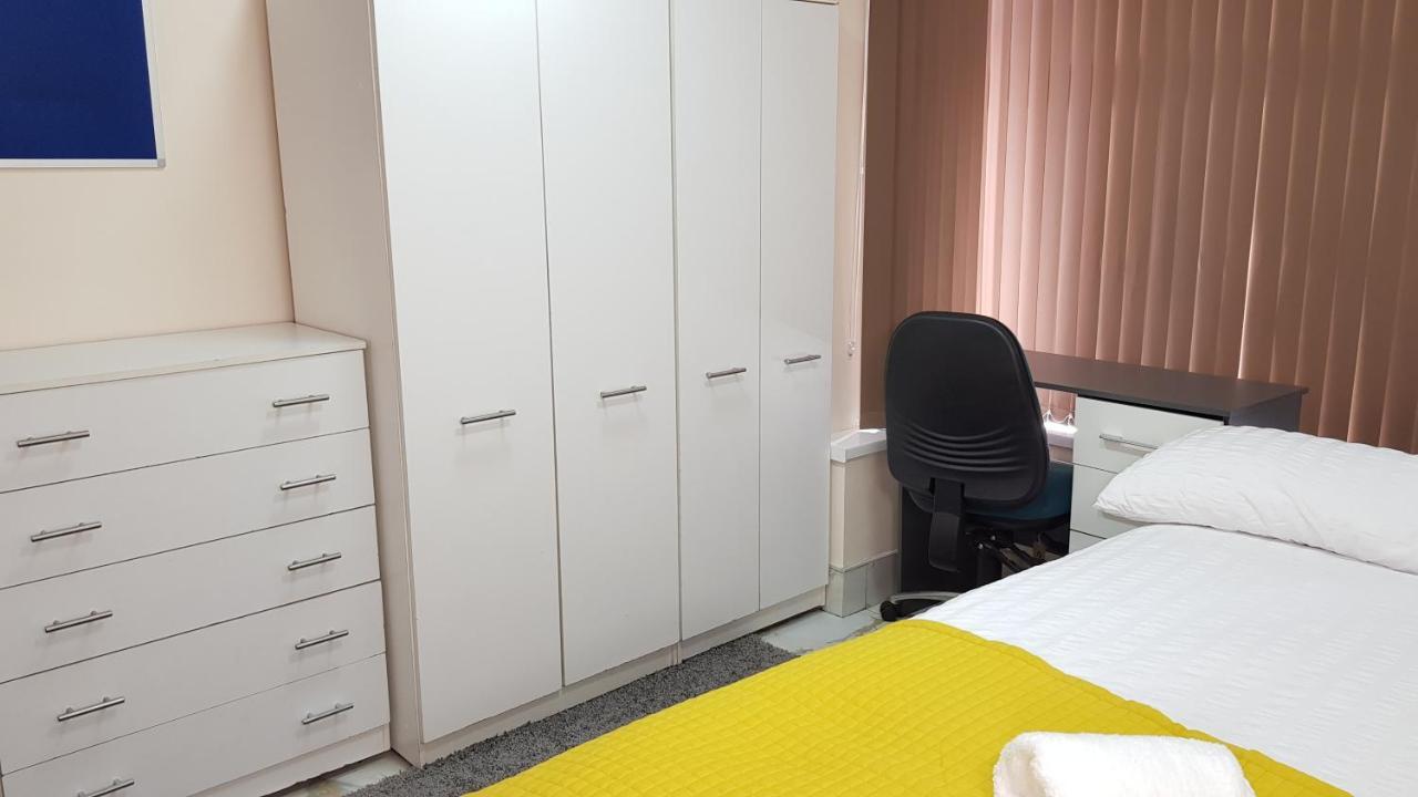 Double Ensuite Near Centre * Birmingham